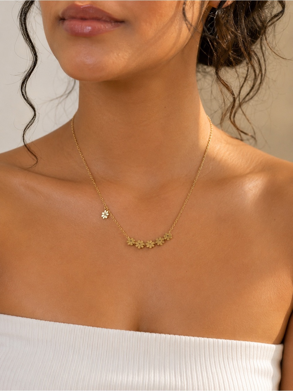 Gold Daisy Chain Necklace - Women's Floral Pendant